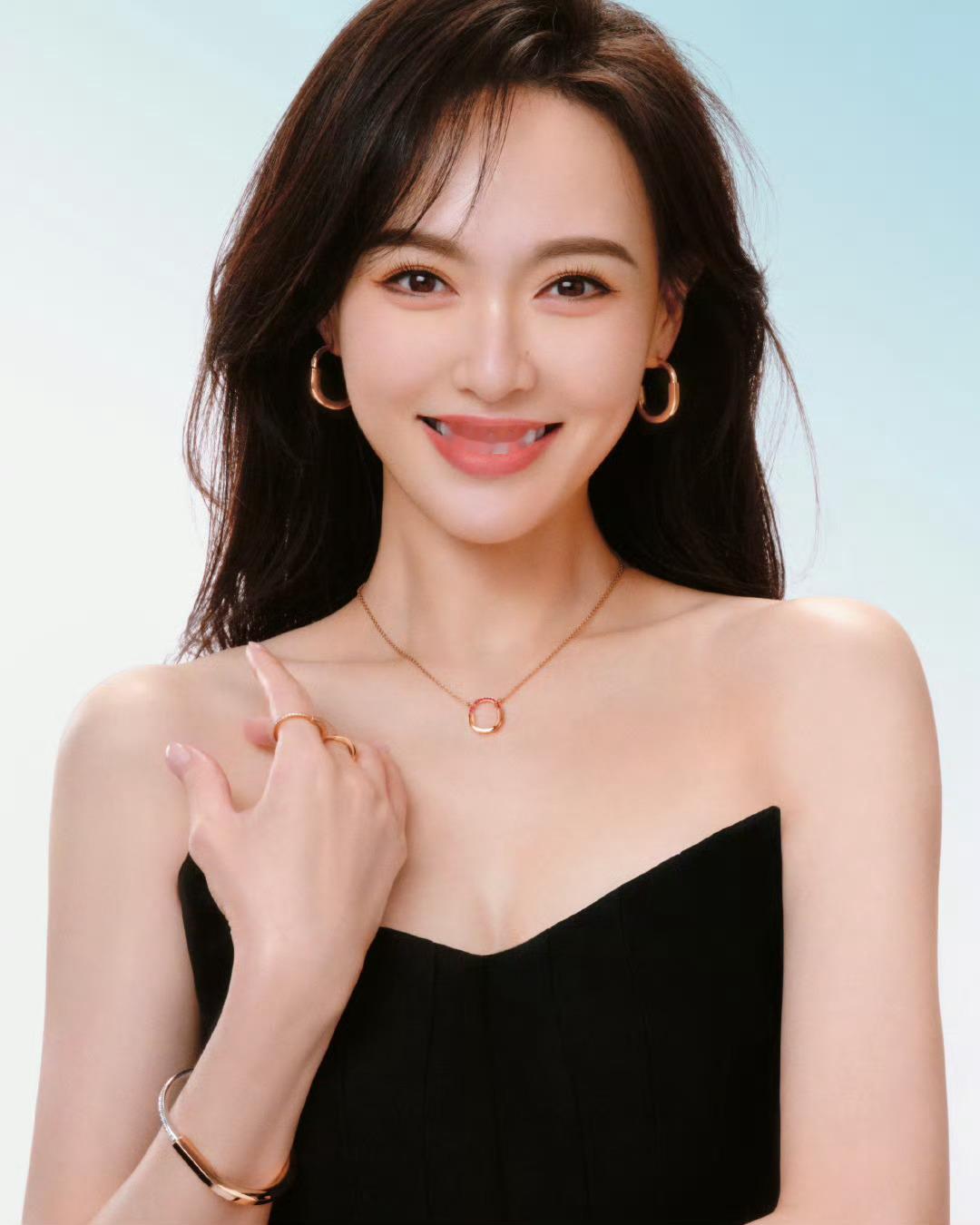 Tiffany&Co. 正式官宣演员唐嫣出任中国品牌代言人，佩戴Tiffany 