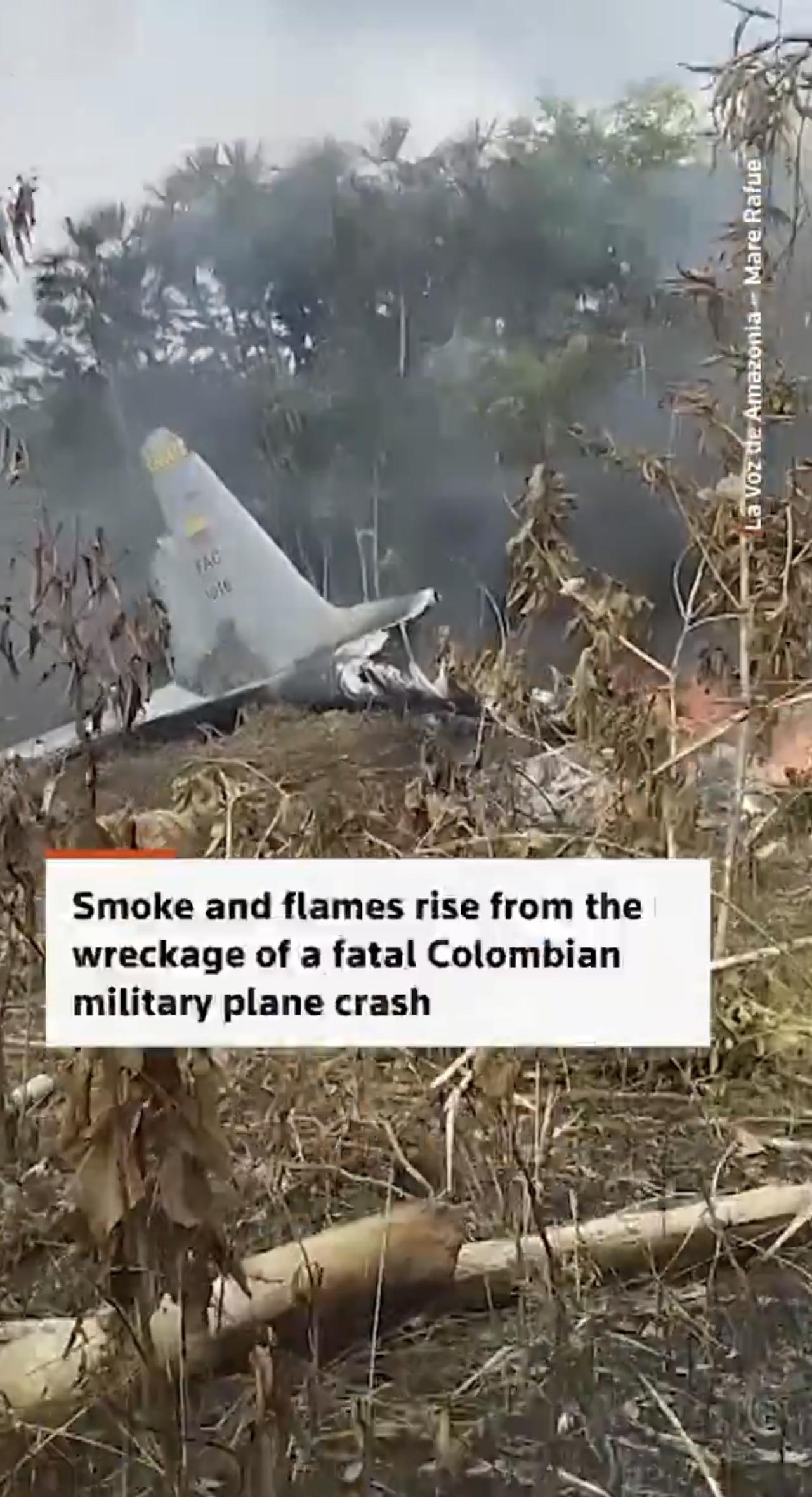 哥伦比亚当局称，当地时间周一，一架载有 125 人的哥伦比亚空军飞机在该国南部亚