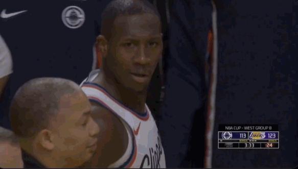 谁能看出他俩在说啥 