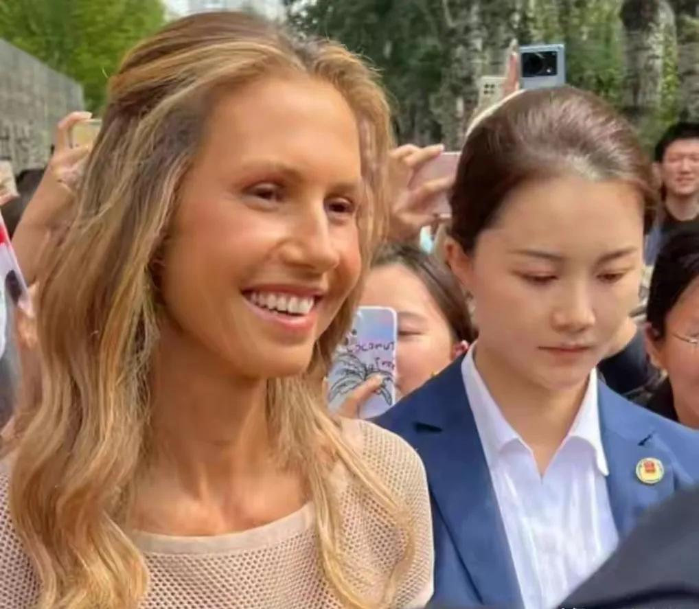 中南海女保镖严月霞火了！她颜值真的很高！

这两天，叙利亚总统夫妇在杭州，随行的