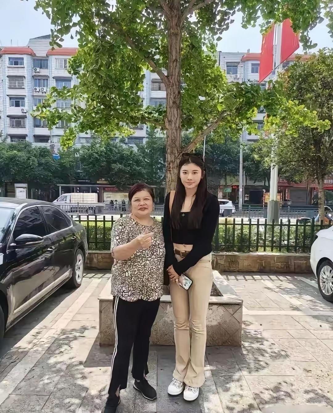 吴艳妮个子好高啊，非常有气质