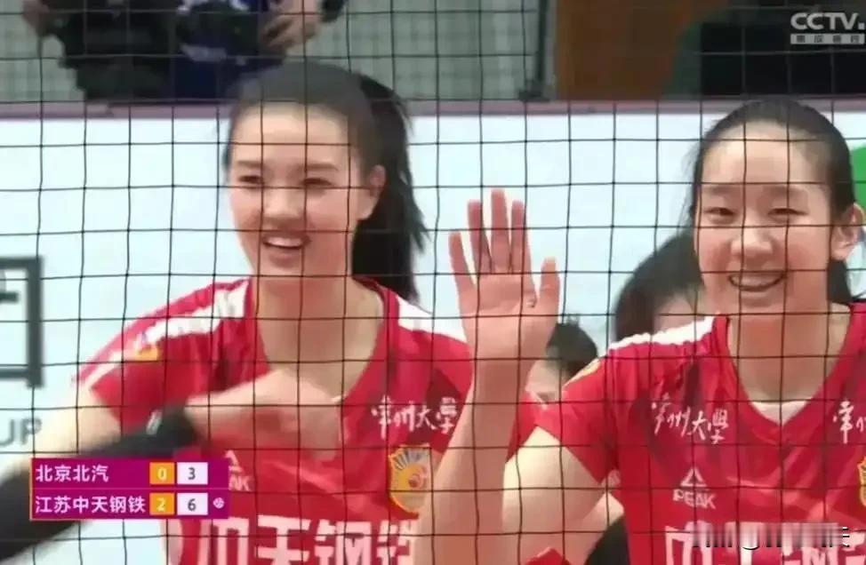 张常宁宝刀未老，居功至伟
北京时间11月12日晚，中国女子排球超级联赛第六轮，江