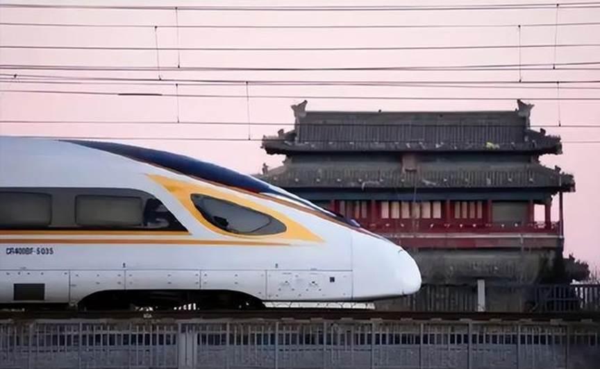 中国高铁就快被粪便淹没了！2023年，香港评论家史蒂芬•陈声称，中国高铁“粪便处