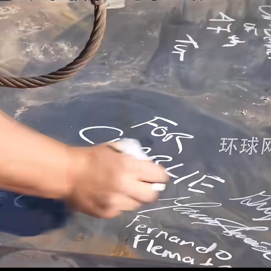 吵了多年的美墨边境墙，终于要完工了

大家是不是早就觉得美墨边境墙这事儿都快“烂