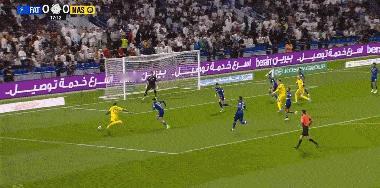 沙特联：利雅得胜利2-0哈萨征服，C罗回归首战破门斩41岁首球，叶海亚替补锁定胜