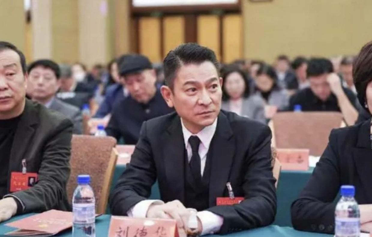近期娱乐圈最被关注的事情，莫过于在北京举行的中国电影家协会盛典活动了。
	
在活...