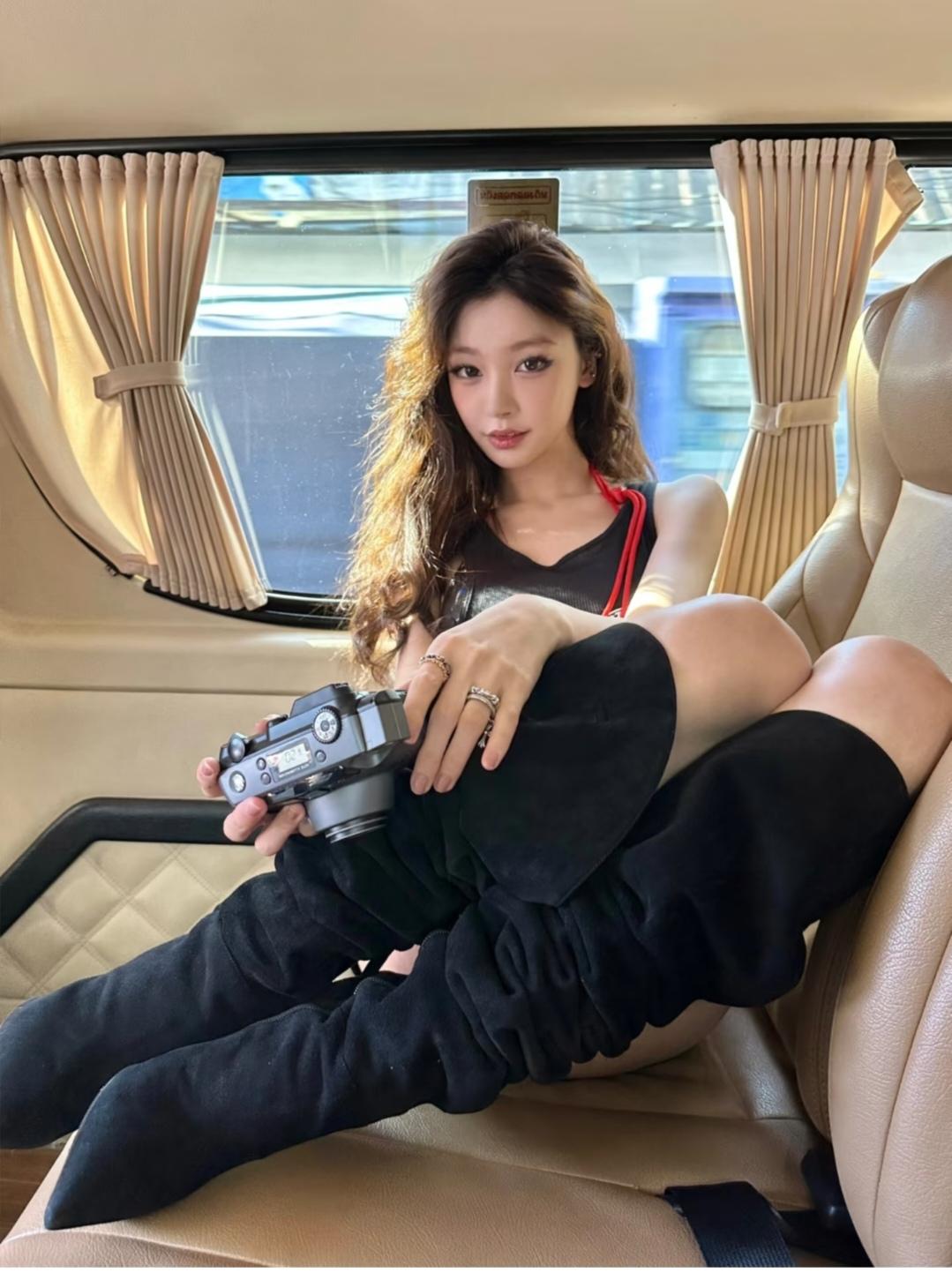 易梦玲，头发太毛刺了。