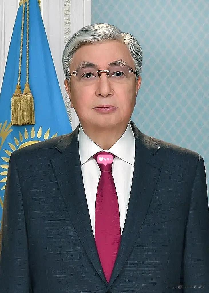 托卡耶夫选择主动改革、而非长期执政，核心是时代与国情已深刻变化。

纳扎尔巴耶夫