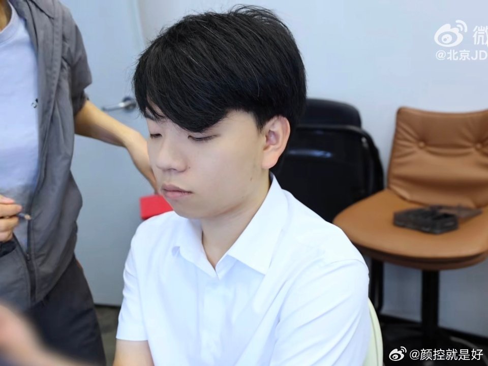 暴风锐是不是有白头发了？ 