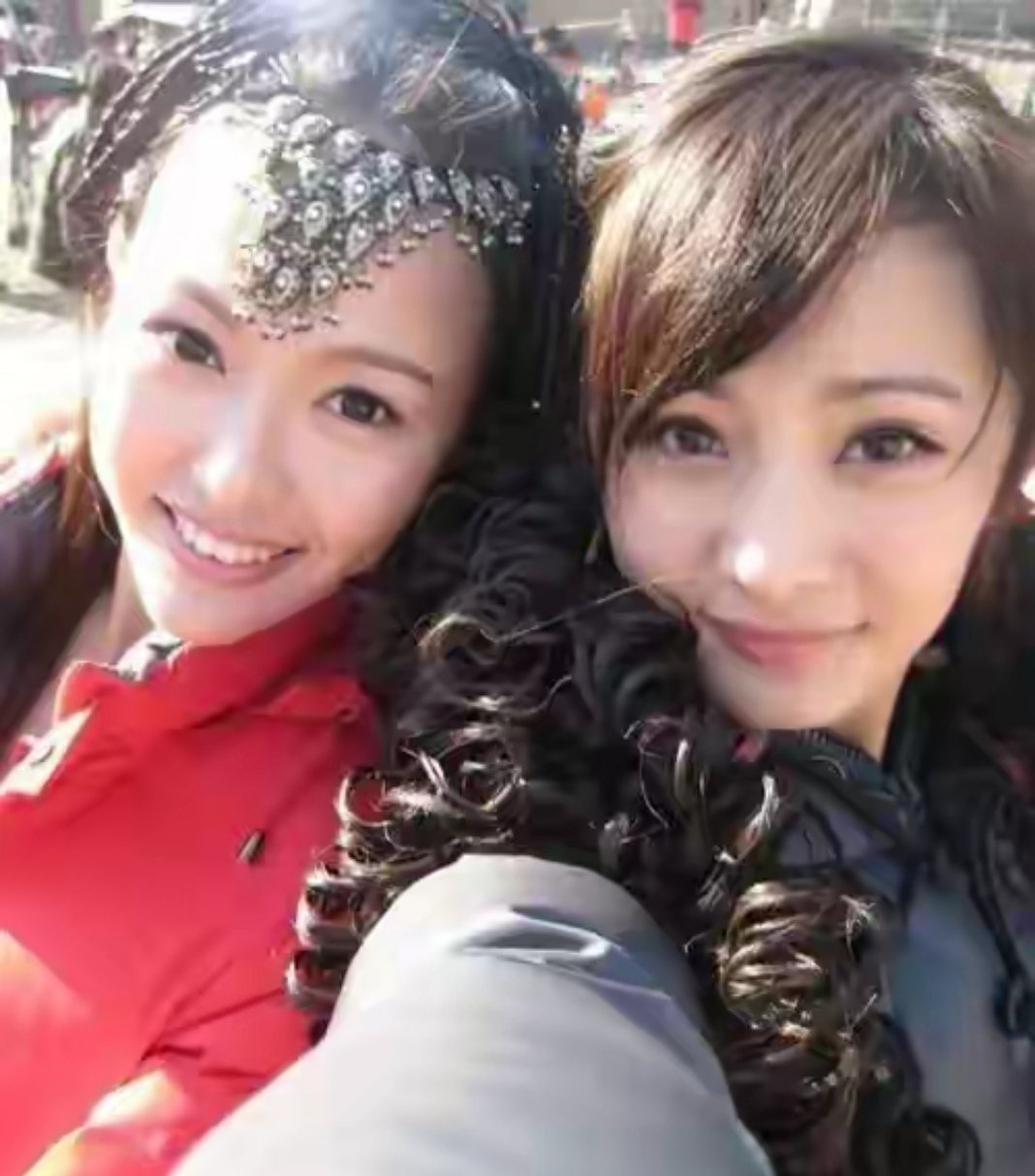 米兰看秀名场面，杨幂唐嫣状态都很能打，只是从亲密闺蜜到形同陌路，同台无互动，不禁