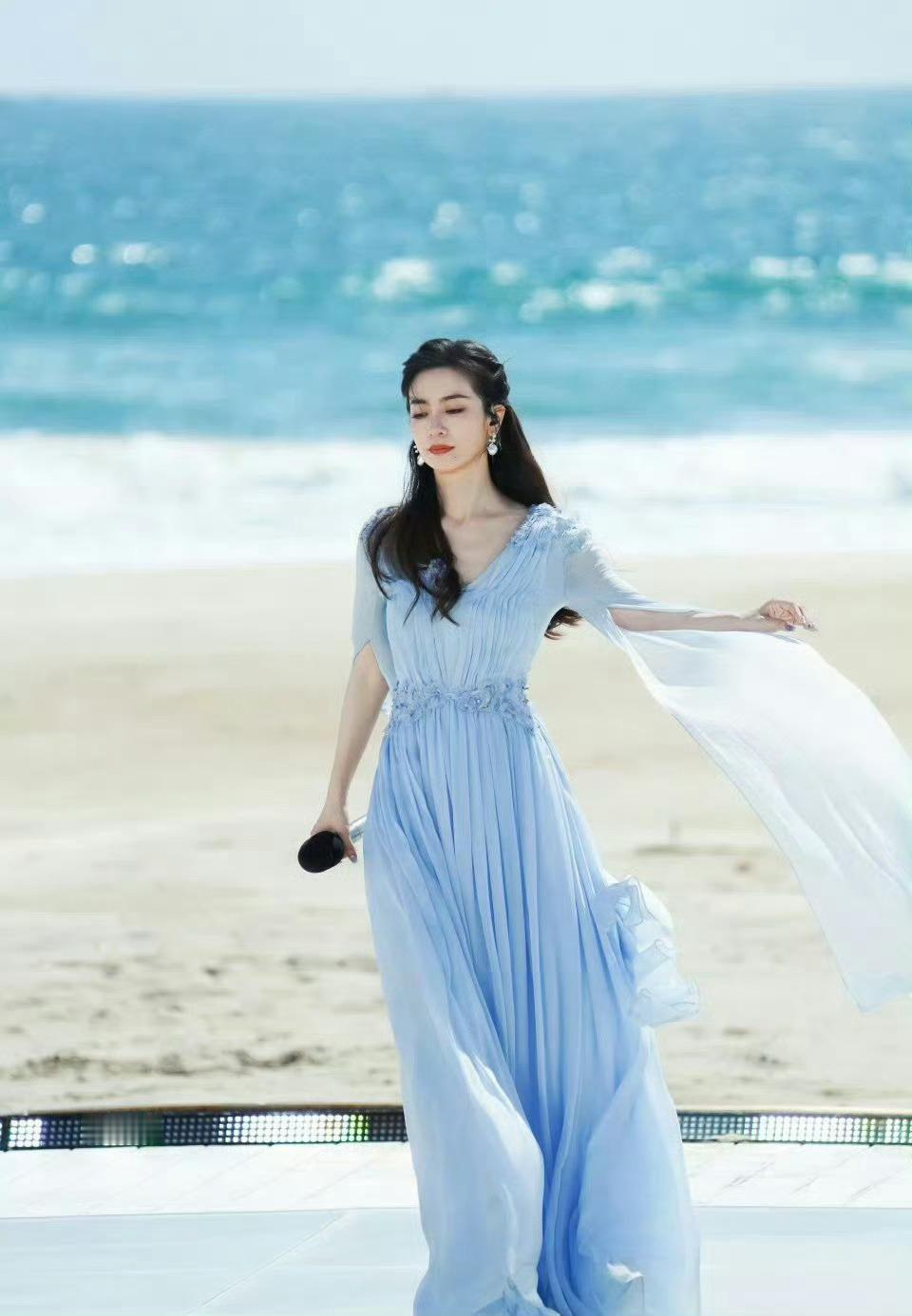 李佳航超话 给李晟投票嘿嘿嘿，都让开，张伟带着专业团队来给李晟投票咯～真夫妻氛围