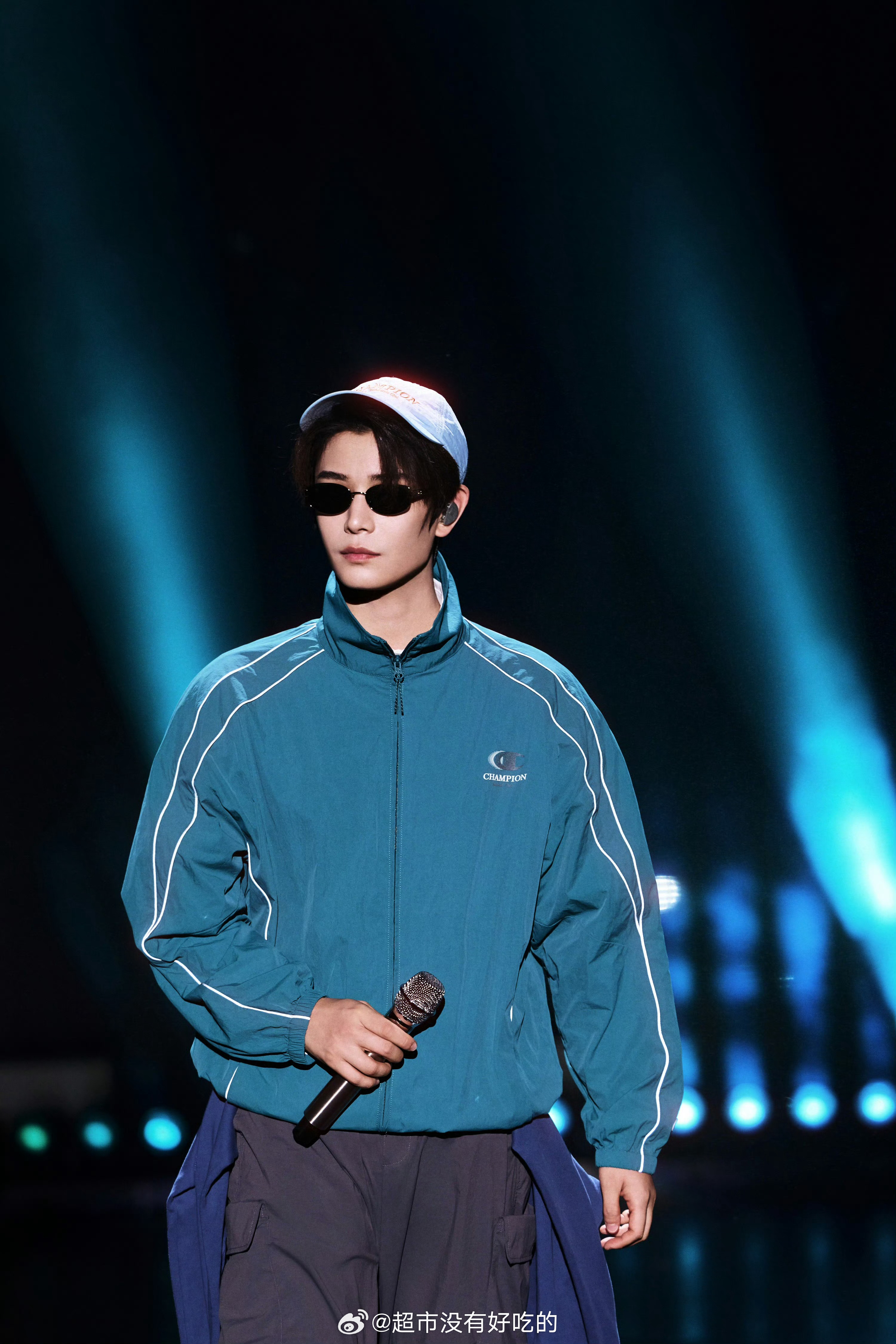 丁禹兮工作室营业QQ音乐巅峰之夜彩排图来了期待今晚小丁舞台，演出一切顺利丁禹兮丁