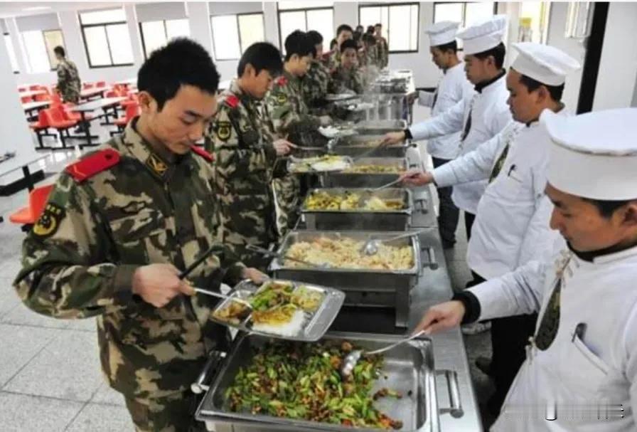 我国军队中的清真灶：保障与关怀》
 
我国多民族，军队重视少数民族战士饮食。历史