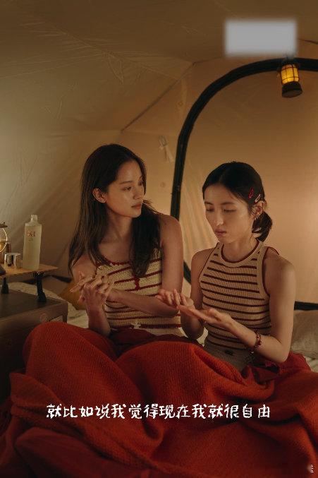 娜娜子枫新综艺夏天的风、山野的景、长久的友，拼凑出最动人的神仙夏天。一首温柔的《