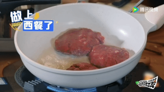 王安宇要不你去干吃播吧现在就出发 王安宇的情绪价值真的太高了！他说黄景瑜的肉饼“