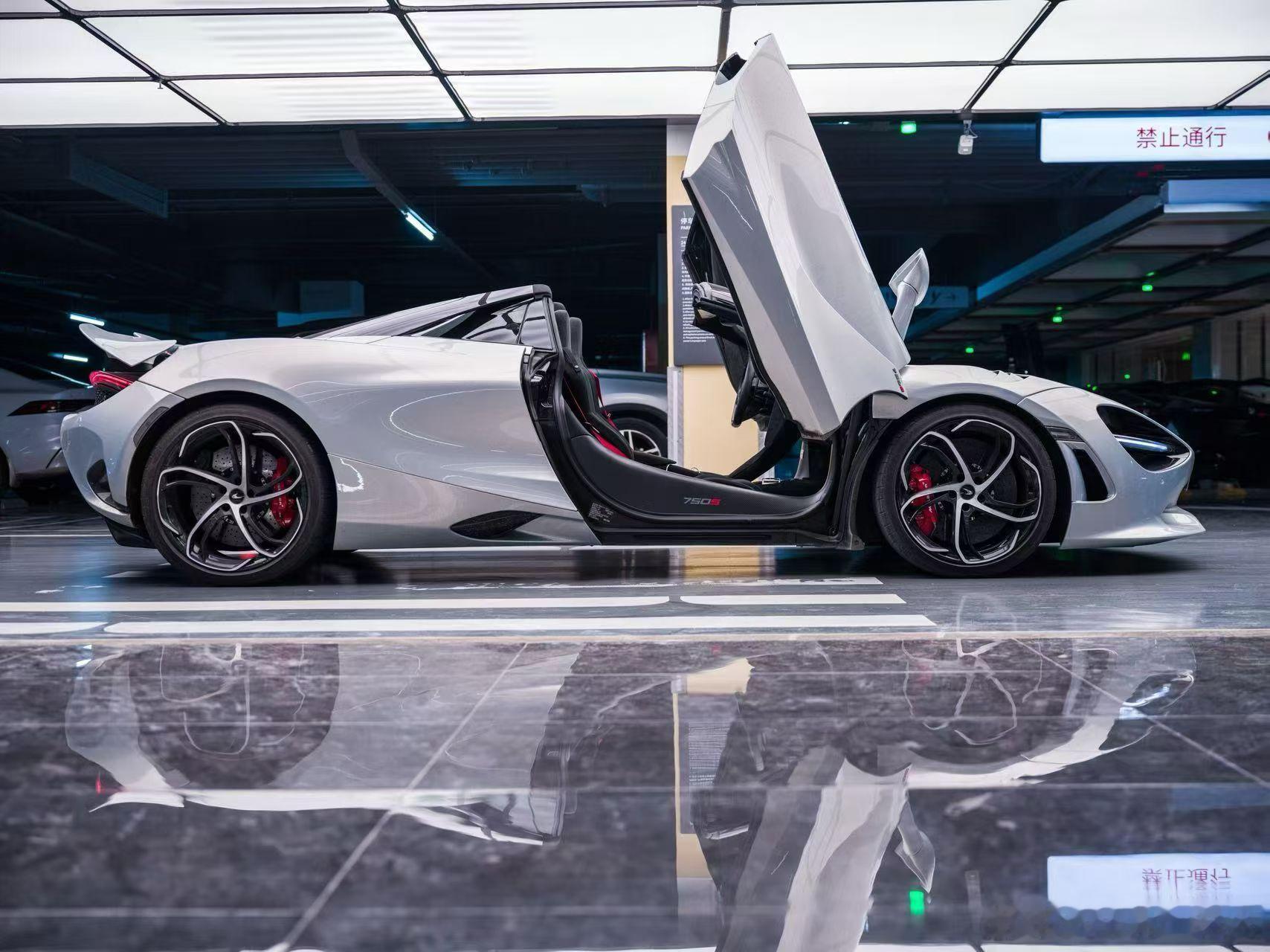 迈凯伦750S Spider，25年落户，8000公里多、MSO定制冰川带车漆，