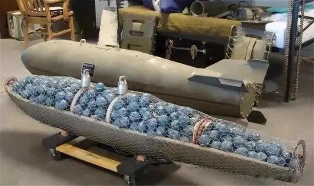 拜登刚签字，77岁特朗普出山，2句话令人拍案叫绝

美国前总统特朗普对美国政府向