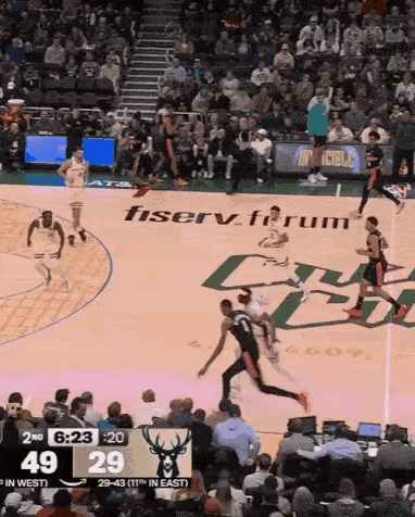 可能身高2.11米的特纳也没有想到，自己职业生涯最擅长做的就是换防，可以大防小而