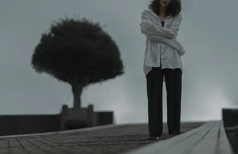 人在低谷拼的是什么? 人在低谷拼的是什么？绝不是力气，而是内心那股不向绝望投降的