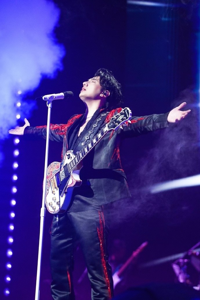 海来阿木郑州站万人豫剧大合唱海来阿木说河南对自己有特殊意义 河南是阿木心中的宝藏