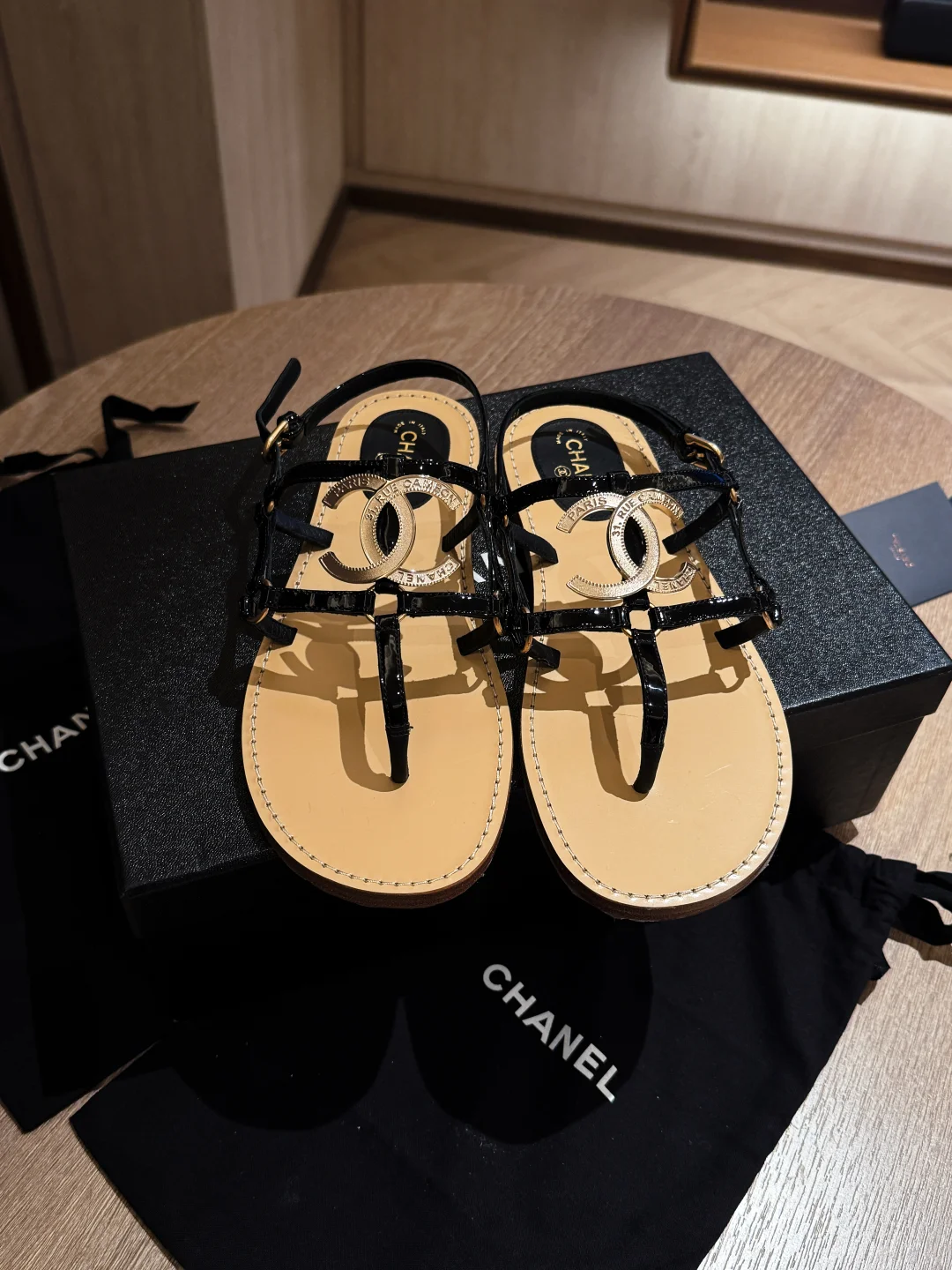 2k买到Chanel心动黑金小香凉鞋🖤
