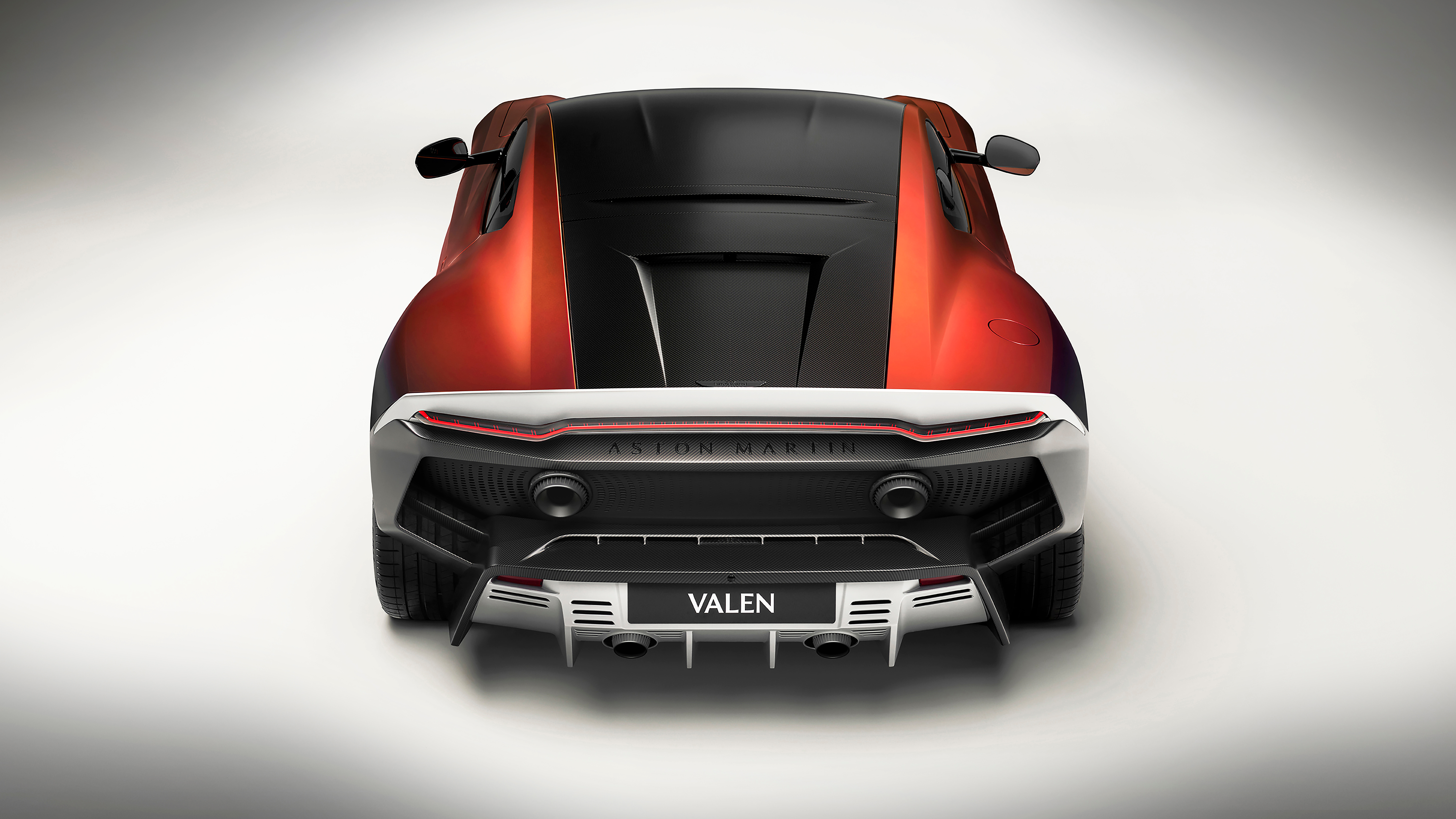 Aston Martin Valen   Q 定制部门推出的全新 V12 超跑搭