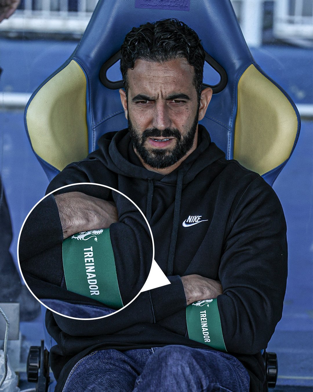 【阿莫林在教练席带绿色袖标的原因】每场里斯本竞技比赛期间，鲁本·阿莫林手臂上都会