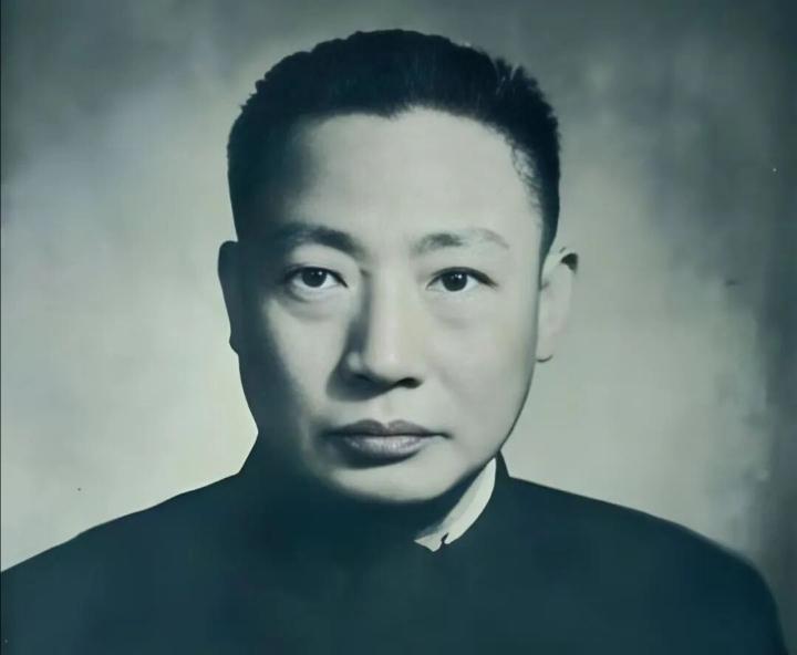戴笠坠亡后军统濒临覆灭，毛人凤晚年道出真相：吞并我们的并非陈诚？

1946年3