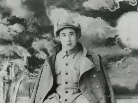 1949年老红军李厚坤带着妻儿赴福建上任，路经浙东一个山坳被截，三百号人从三面山