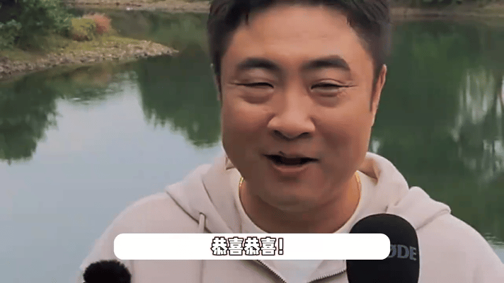 8月23日，喜剧演员乔杉在社交平台上颇为高调地晒出全家福，宣告妻子莫丹怀有三胎。