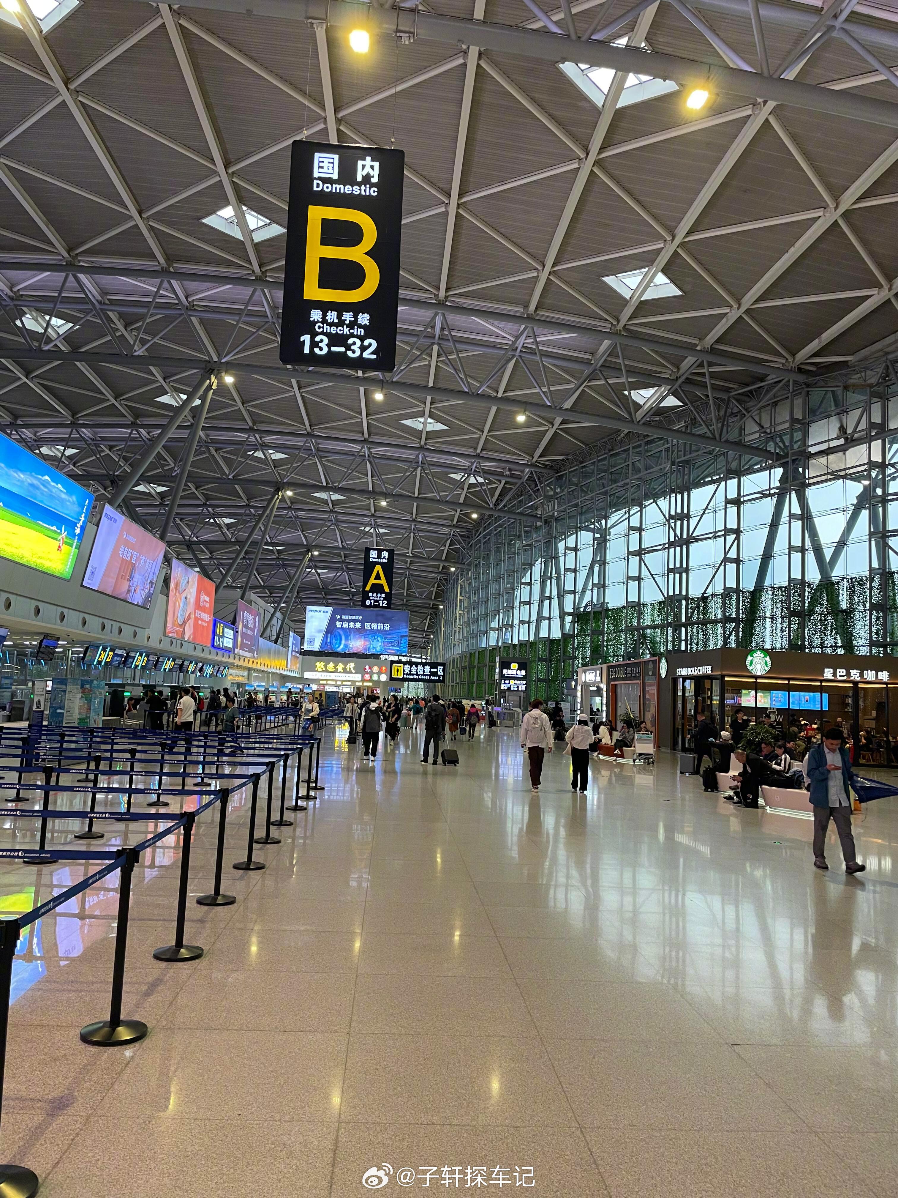 济南机场一进门一股温暖的山东气息扑面而来 