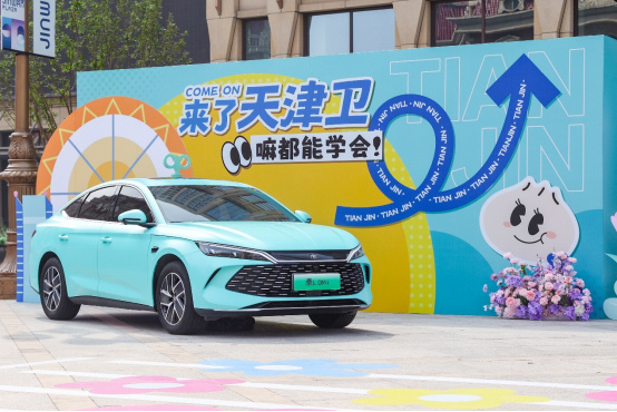 天神之眼这次 升级动静不小，秦 L 添了些实在本事：窄车位会自己收后视镜，车头能