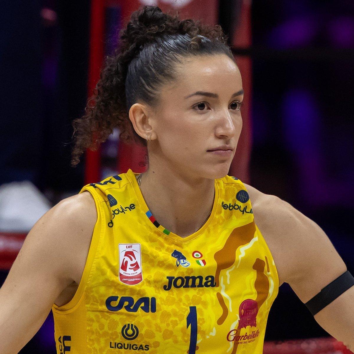 排球 🎙️ 🇧🇷 加比·吉马良斯谈对瓦基弗银行一战：“我们将面对一支非常强