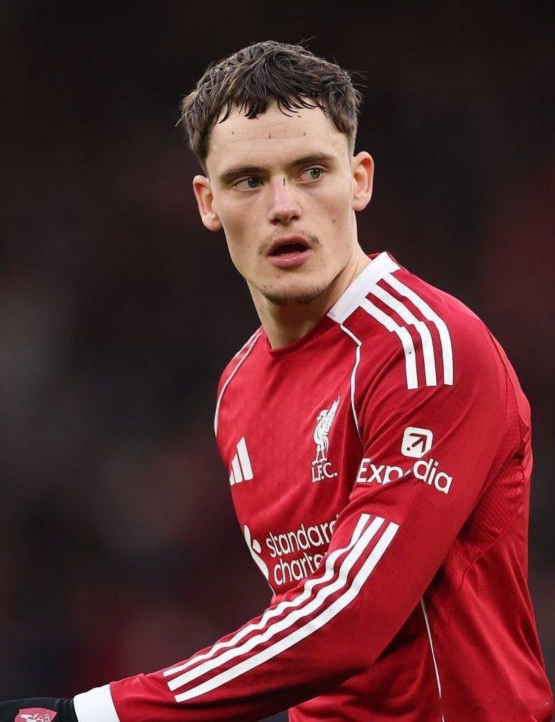 有推提出维尔茨修正游走的缺陷维尔茨与其说是指挥塔式的10号位，不如说他本质上是个