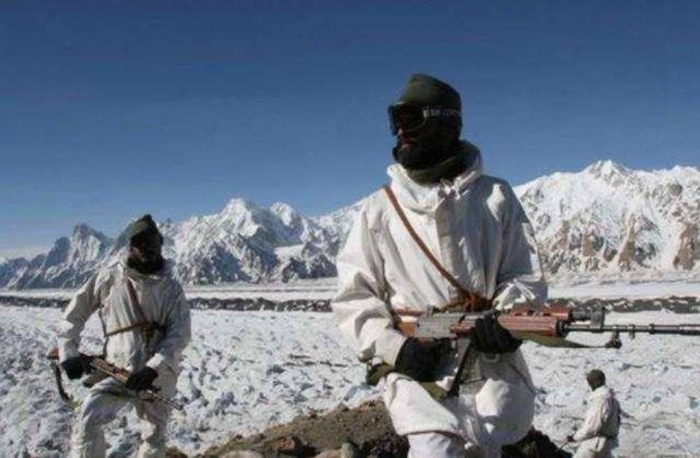 印度第14军的心态要崩了，印度军队突然发现，我们已经把机器人部署在了边境山区。以