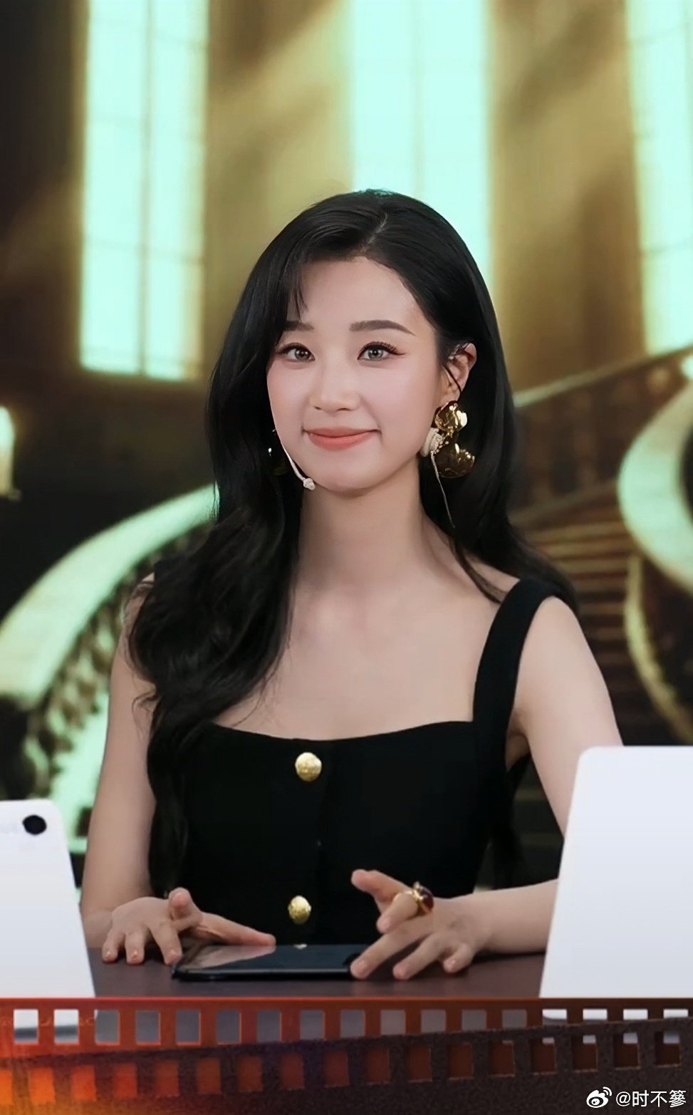 王小亿剧里大女主剧外carry全场本以为是普通带货直播，没想到是大女主爽文现场。