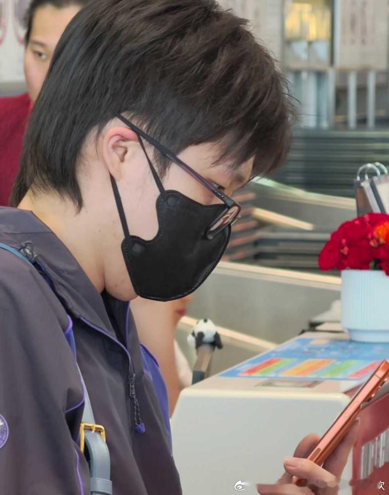 😷遮不住下巴了，又幸福肥了，美娜做的锅包肉和日式咖喱饭🍛美美吃的爽了 