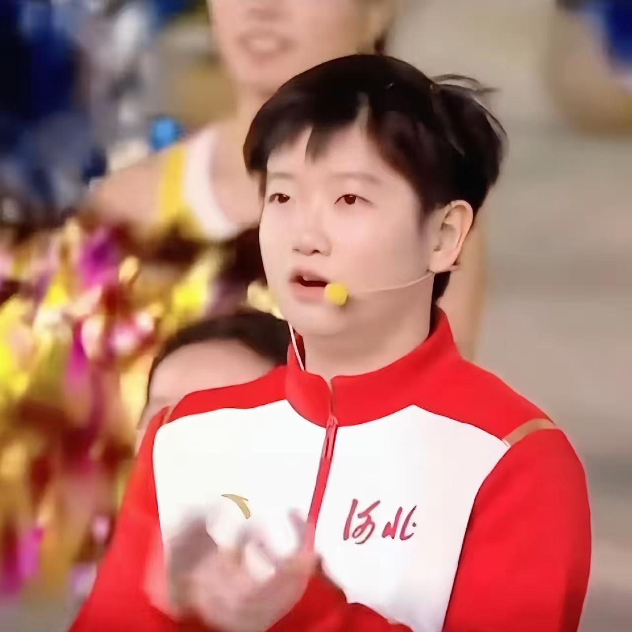 最爱的小莎莎是这样，纯碎自律，白嫩乖萌可爱
在赛场上莎莎每次挥拍都带着锋芒，拼劲