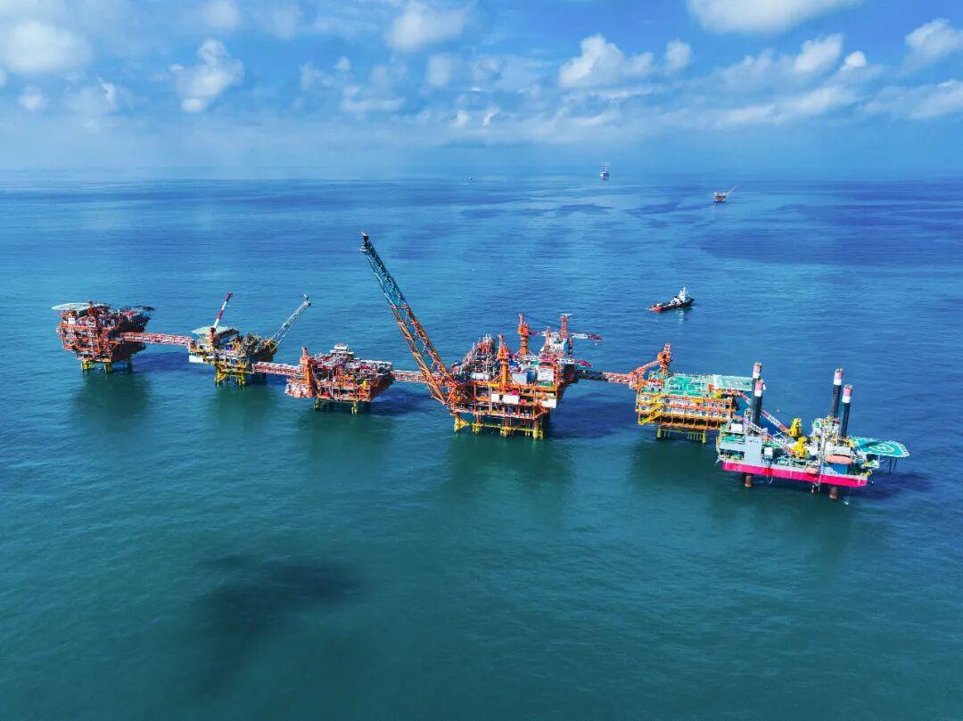 在“头发丝”里抽油气！中国海油天津公司透露，渤海首个千亿方大气田全面投产，硬核技