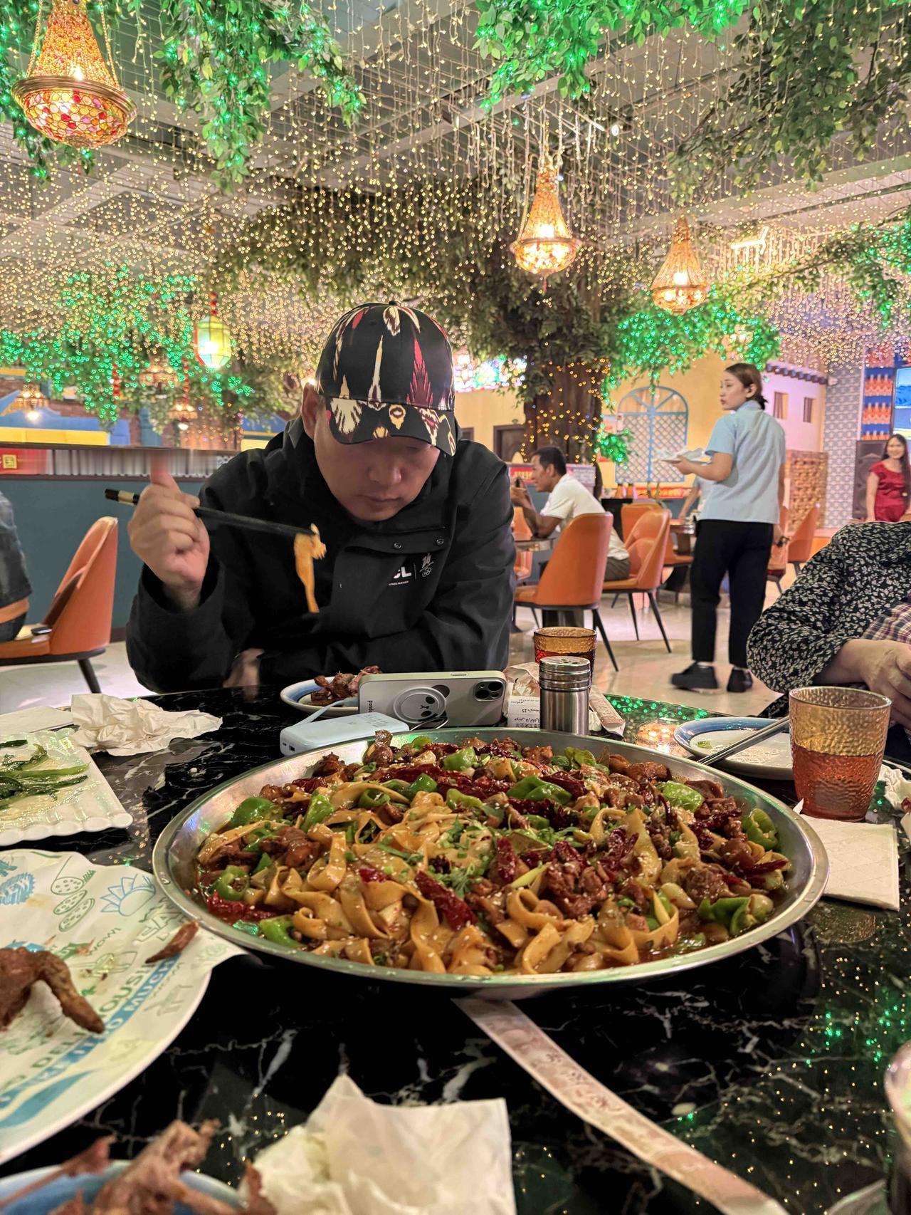 很多人问我新疆什么特点
南疆很热，嗯，没有北京热
南疆灰沙大，嗯，北京也差不多