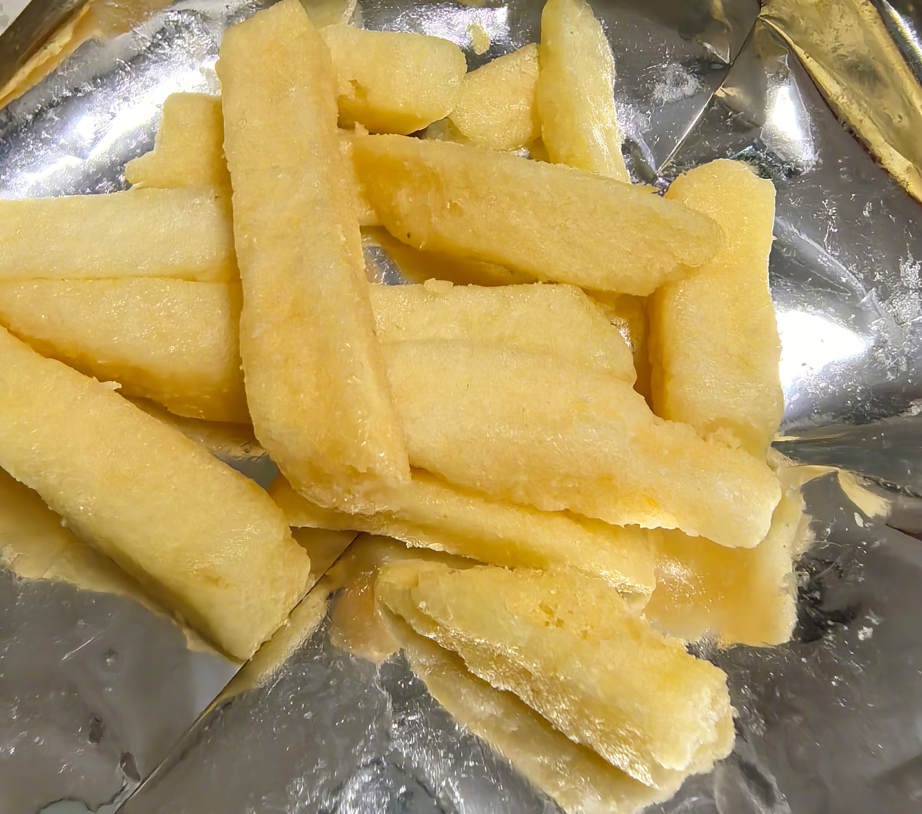 当下时髦的“鲜切薯条”，主打卖点：原薯鲜切、不含反式脂肪、真空低温工艺。以上卖点