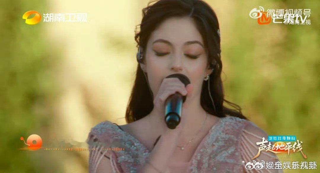 芒果音综19岁女歌手神仙颜值声起地平线 19岁意大利妹妹朱莉娅这颜值真的长在我审