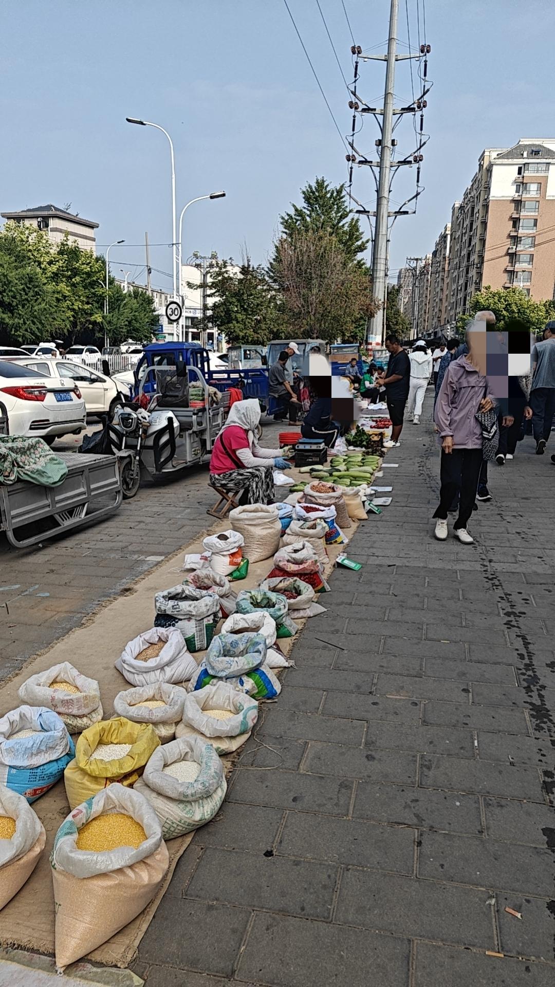人还得运动啊！我今天早上6点多，爬起来就出去了，走得比小跑还快，早上空气还是挺好