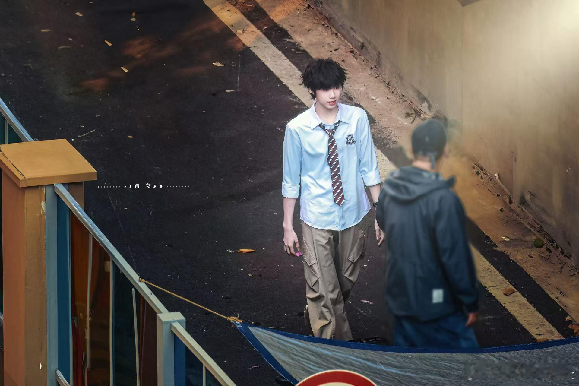 陈奕恒被导演夸了 谁能拒绝这么可爱的陈奕恒，洒水救人戏份超生动，导演一夸就害羞的