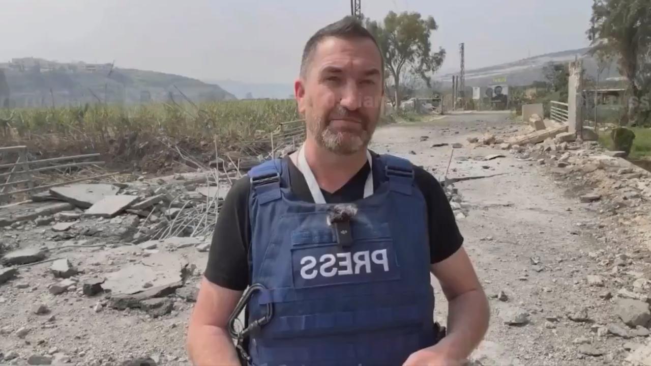 俄罗斯记者史蒂夫・斯威尼及其摄像师阿里・里达在黎巴嫩南部拍摄时，被以色列袭击中受