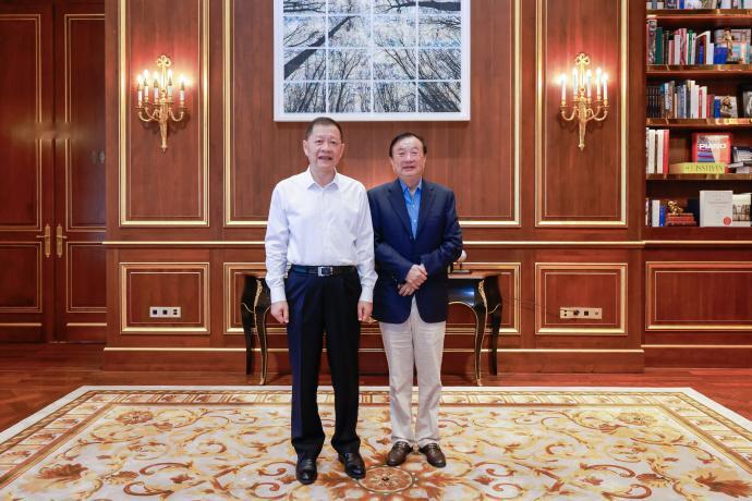 东风汽车董事长拜访任正非    东风汽车董事长、党委书记杨青赴深圳，与华为公司创