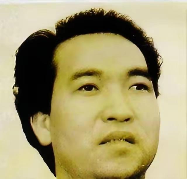 1991年广东男子入英籍扮乞丐，20年后众人含泪骄傲，背后藏着家国大义
 
19