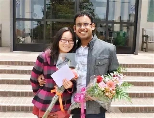 笔骨子有事说事 👉🏾厦大才女变“辛格小妾”！第5次回国被拒，真当祖国是收破烂