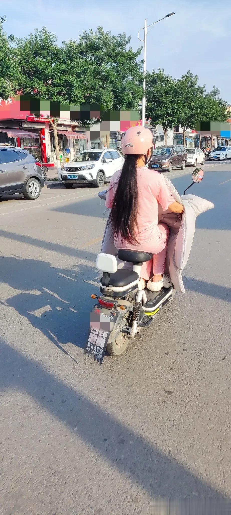 我家的孩子们都扎堆去学医了，不知道的还以为我们家青年才俊辈出呢。
大哥的女儿在某
