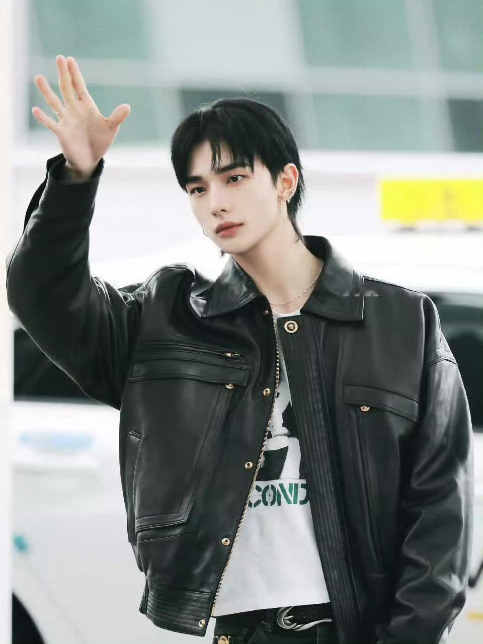 黄铉辰也很羡慕五男一崔然竣又有 solo 了吧？ ​​​